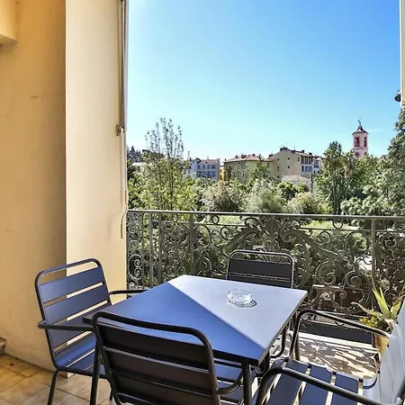 Balcon Vue Coulee Verte. Luxe Plein Coeur De Apartment